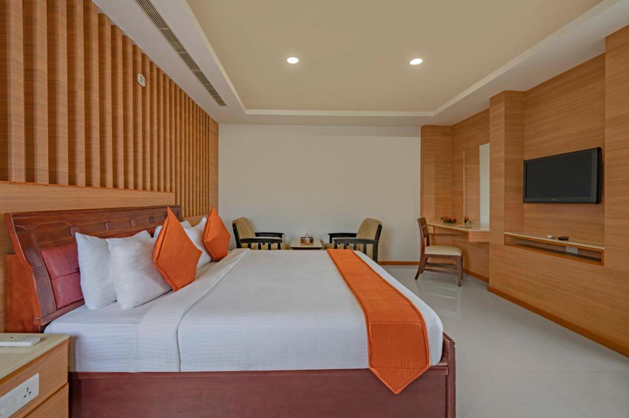 Hotel Sterling V Grand Madurai Exterior foto
